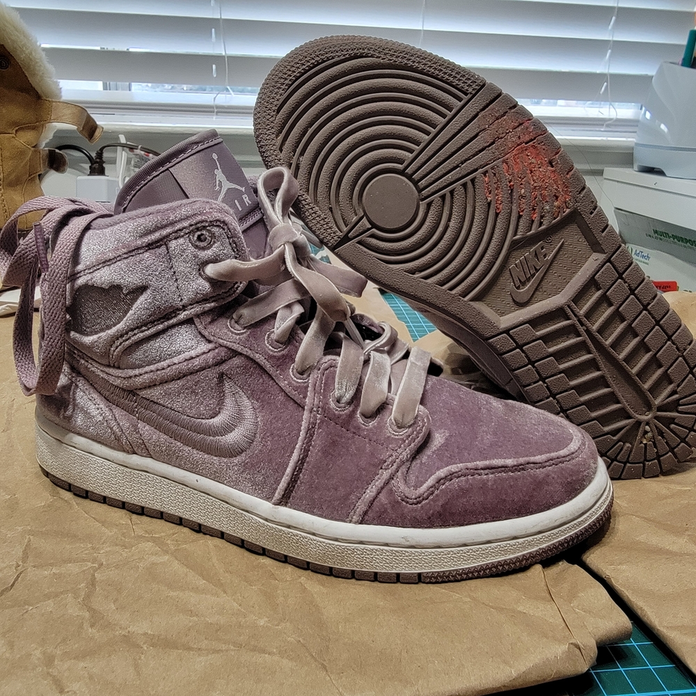 Nike Women's High-Top Sneakers in Mauve